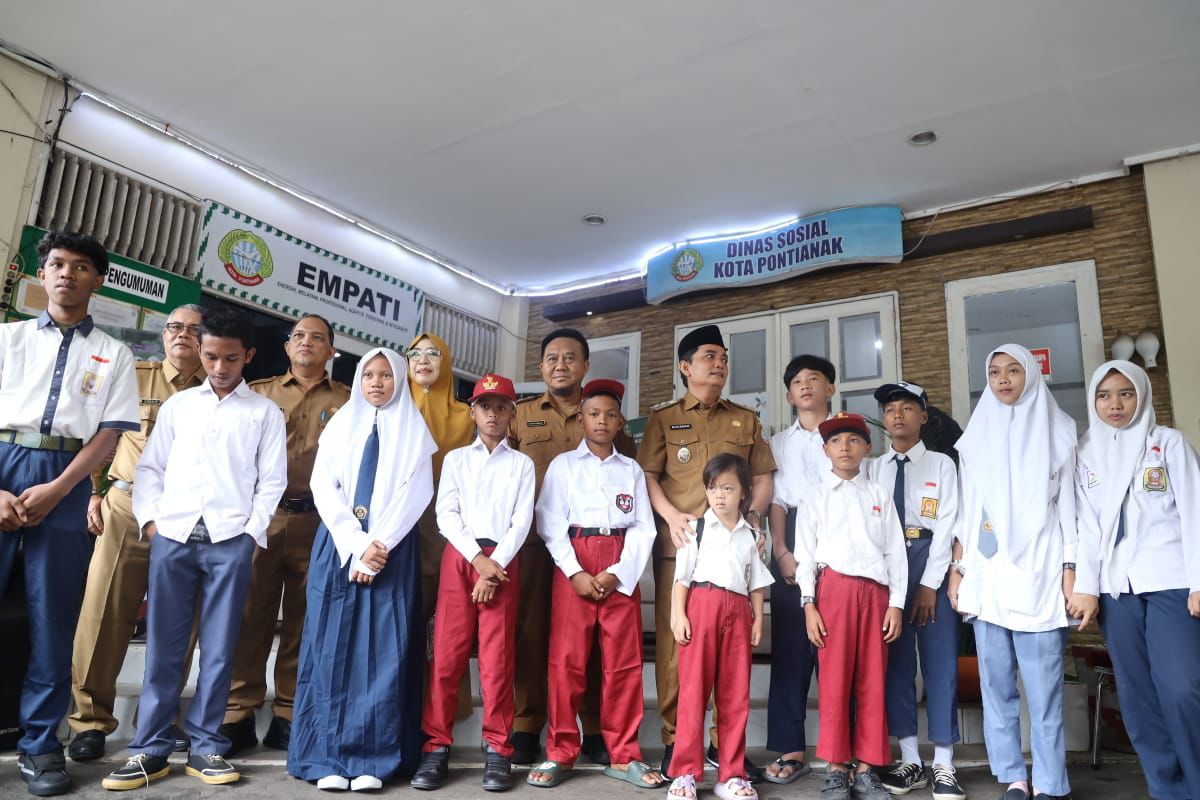 Pemkot Pontianak Lepas 12 Siswa Sekolah Rakyat, Wawako Bahasan Tekankan Pentingnya Pendidikan