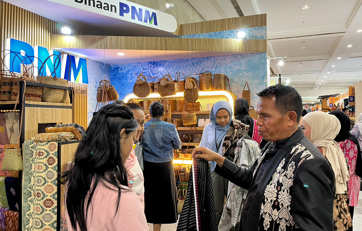 Produk Kriya Nasabah PNM Jadi Incaran Pelanggan INACRAFT 2024