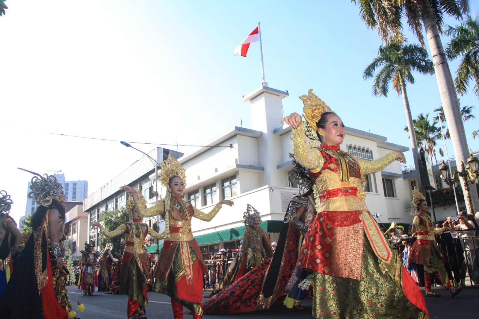 Parade Lorong Waktu Surabaya, Ribuan Warga Menikmati Surabaya Vaganza 2024