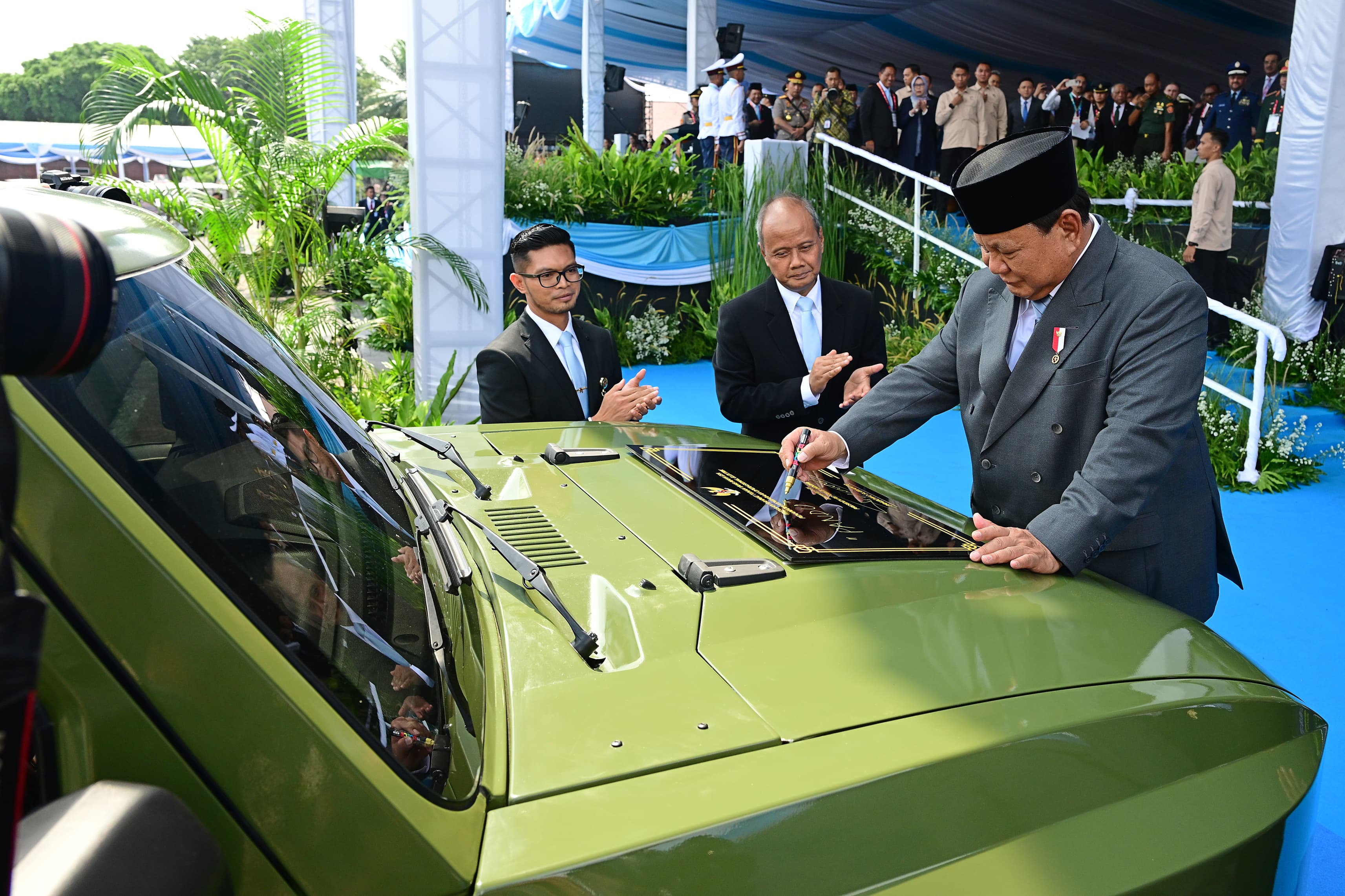 Prabowo Luncurkan Mobil Taktis MV3-EV Pandu Buatan Pindad