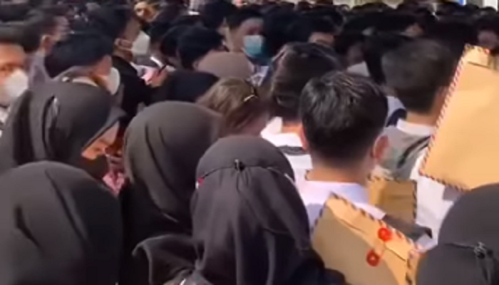 Ribuan Orang Padati Proses Rekrutmen Pegawai Lion Air di Tangerang, Polisi Ambil Tindakan Tegas