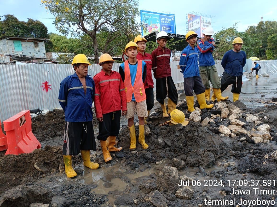 PDAM Surabaya Berjibaku Atasi Pipa Bocor di Proyek Underpass Joyoboyo