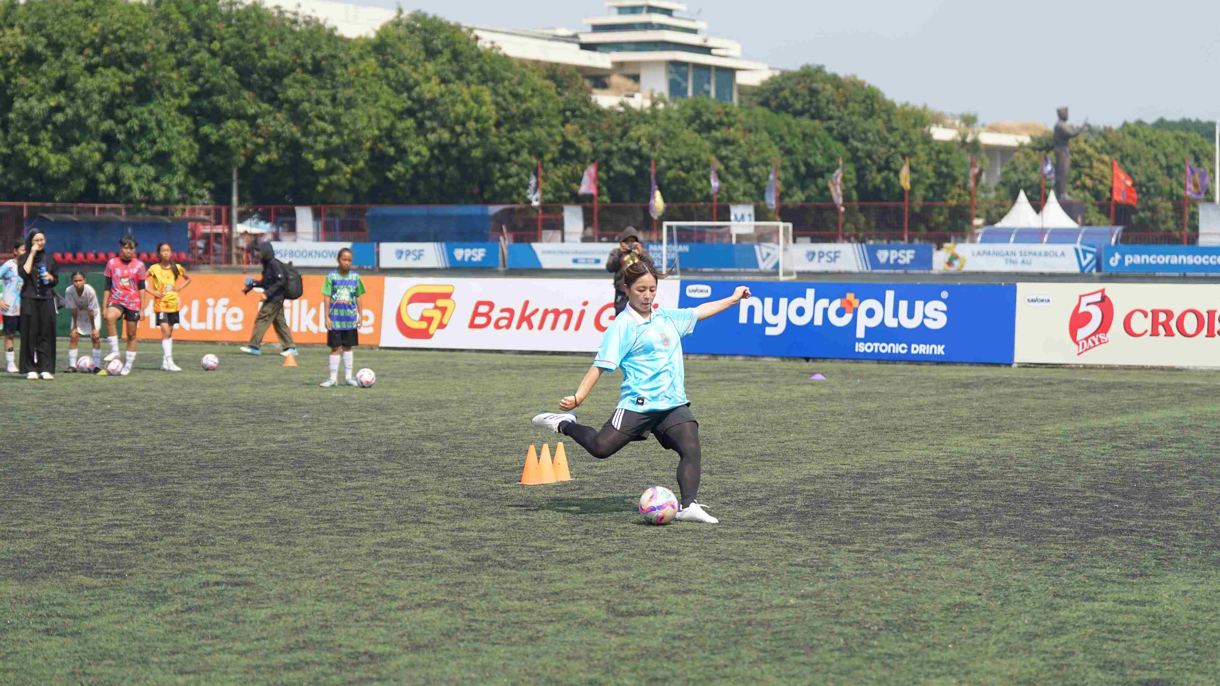 Belajar dari Legenda: Mana Iwabuchi Latih 100 Pesepakbola Putri Cilik di Jakarta dan Tangerang