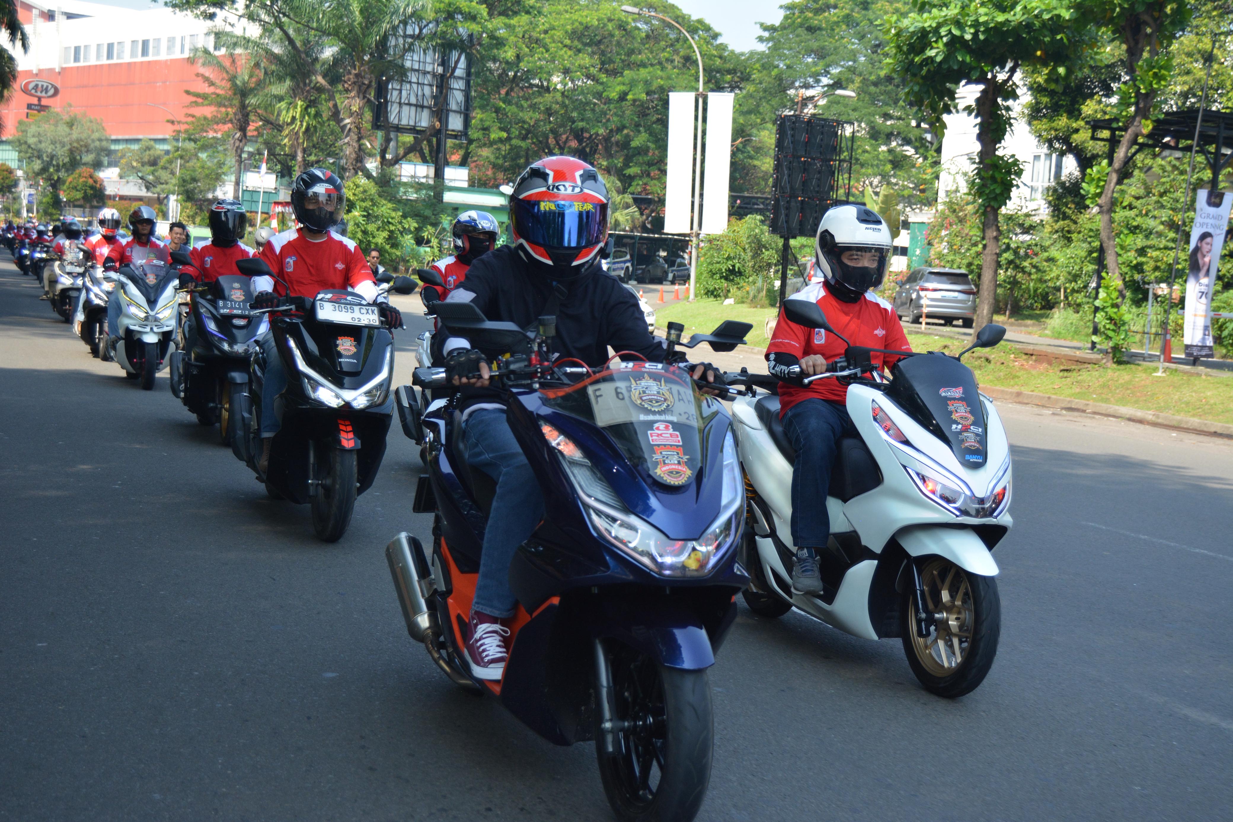 Merdeka Berkendara! Federal Oil dan Proban Bagi-Bagi Kejutan untuk Biker Jabodetabek