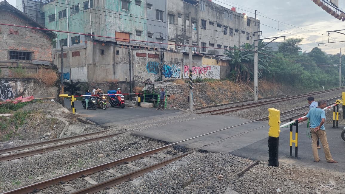Alasan KAI Pasang Palang Manual di Perlintasan JPL 85 Bekasi Timur