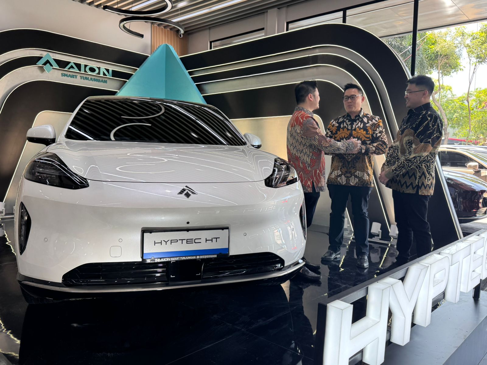 AION Buka Dealer di Tunjungan Surabaya dan Hadir di GIIAS 2025, Mobil Listrik Tiongkok Resmi Masuk Jatim!