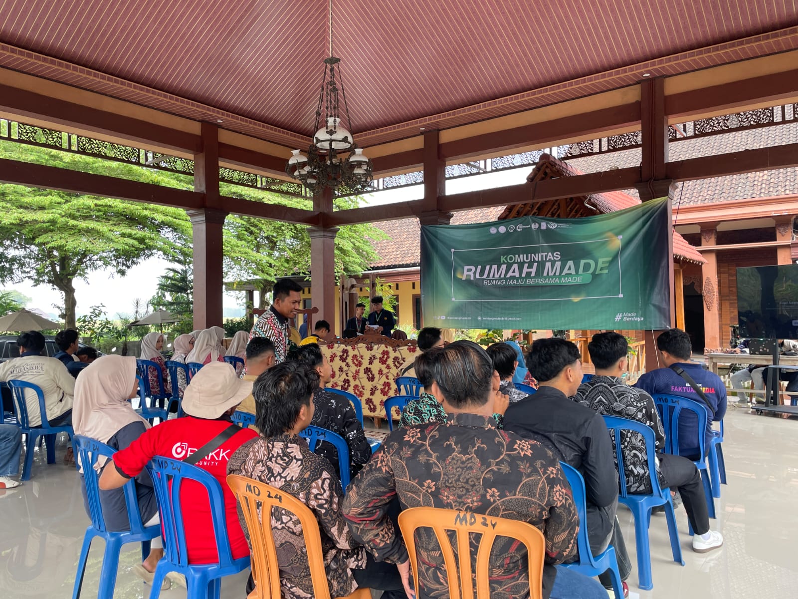 Unesa Perkuat Potensi Wisata dan UMKM Desa Made Jombang lewat PPK Ormawa