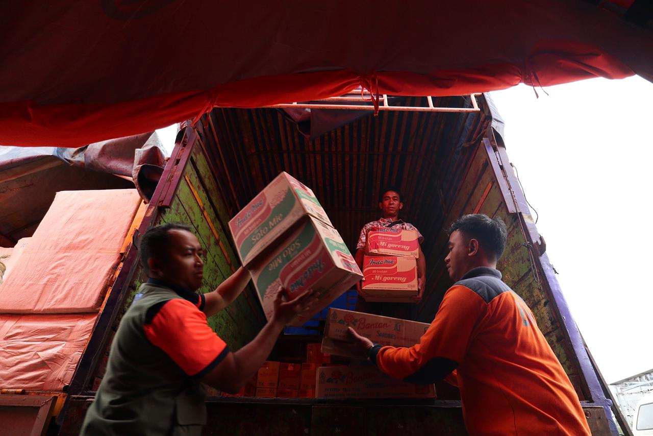 56 Ton Bantuan dari Sumsel Tiba di Silangit, Siap Disalurkan ke Wilayah Terdampak Bencana