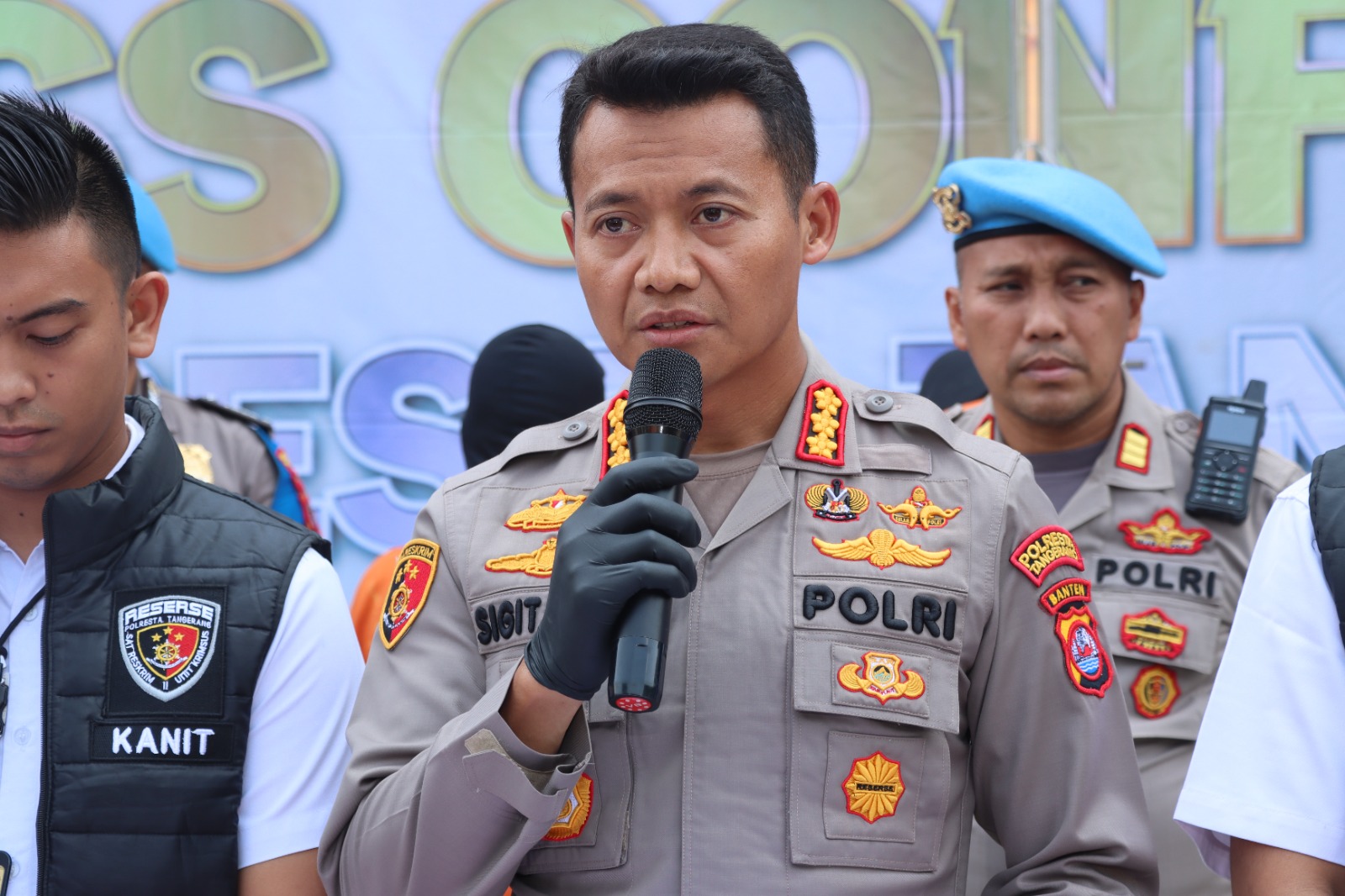 Kapolresta Tangerang Pastikan Keamanan Keempat Pedagang yang Mengalami Luka Akibat Penjarahan di Pasar Kuta Bumi