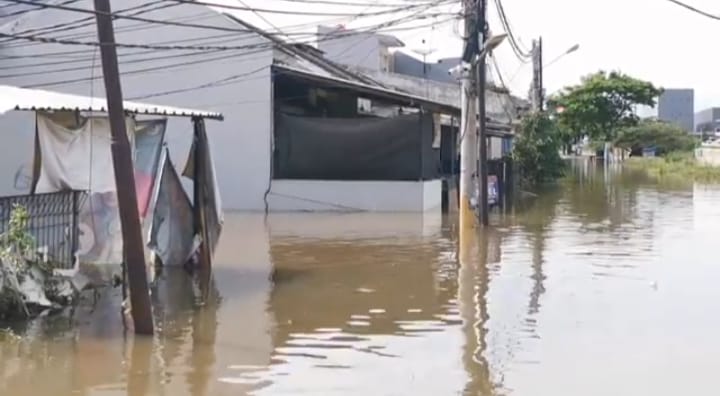 Tanggul Kali Leduk di Tangerang Jebol, 1.687 Warga Dievakuasi