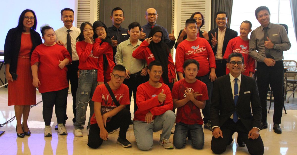 Java Paragon Hotel & Residences Berdayakan Anak Down Syndrome Lewat Pelatihan Pramusaji