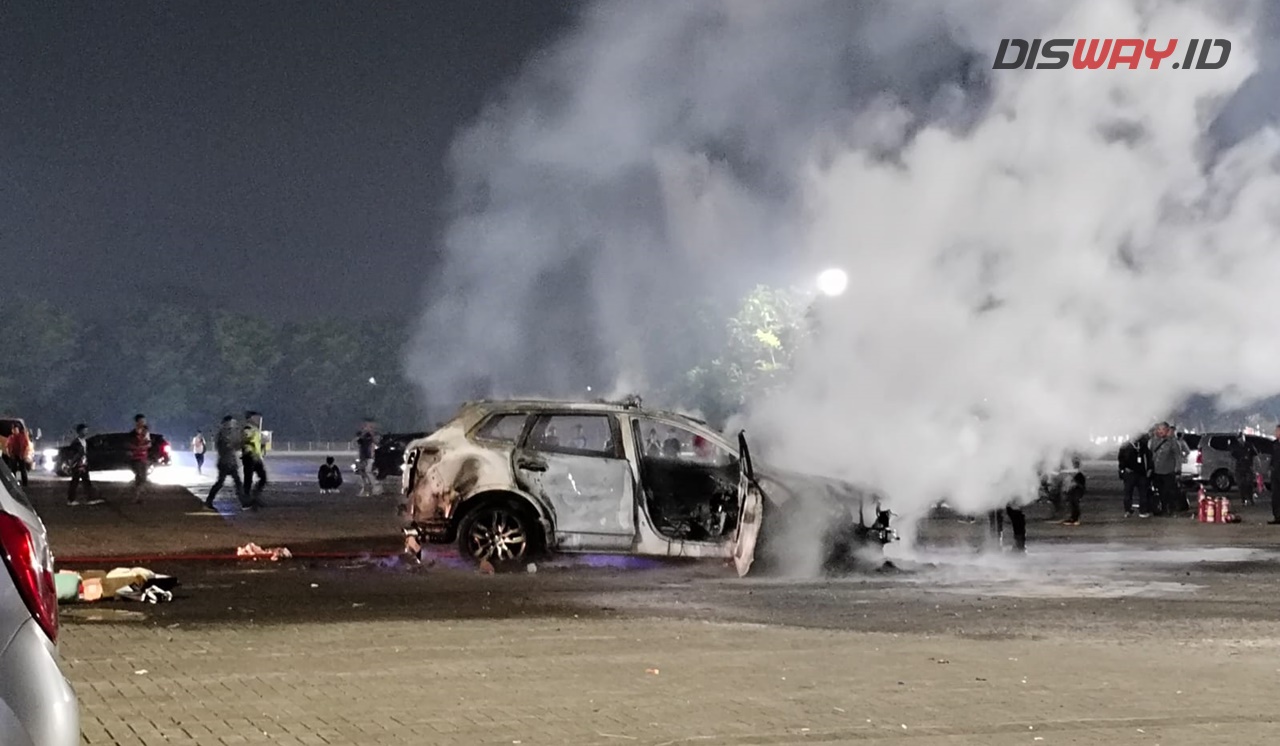 Sebuah Mobil SUV Hangus Terbakar di ICE BSD, Bikin Panik Pengunjung IMOS 2024