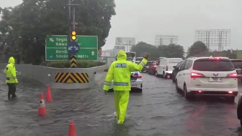 Banjir Rendam Tol Sedyatmo Arah Bandara Soetta, Ketinggian Air Capai 60 CM