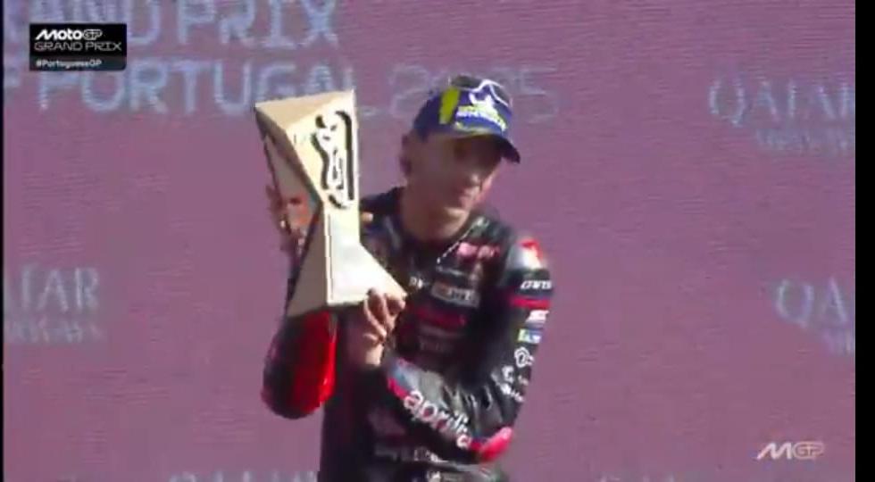 Marco Bezzecchi Menang Telak di MotoGP Portimao 2025, Oliveira Dapat Penghormatan Spesial!