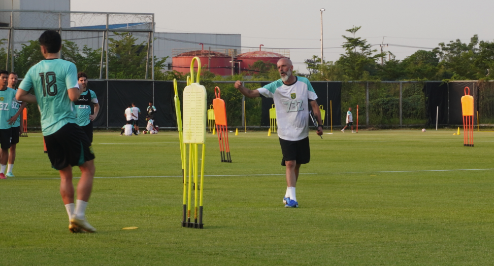 Persebaya Gelar Latihan Perdana Bersama Eduardo Perez: Bruno, Rivera, Flavio Absen!