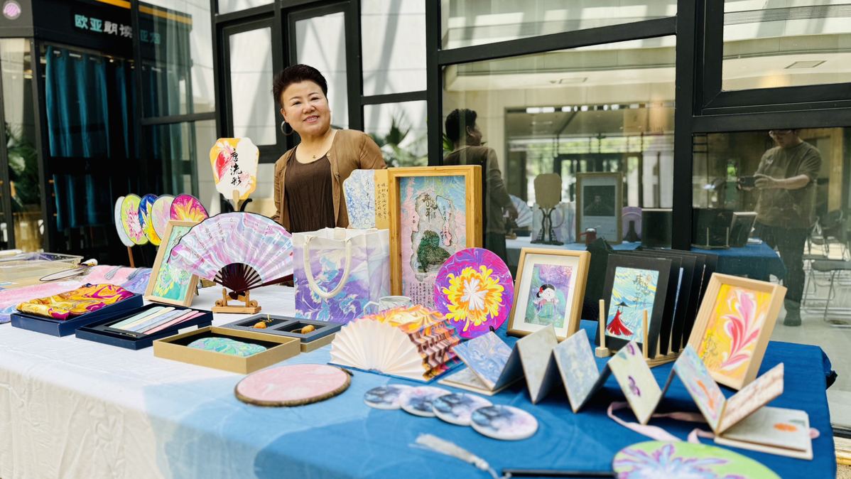 Kiprah Zhang Shuangmin Hidupkan Kembali Seni Lukis Tradisional Tangliucai di Tiongkok