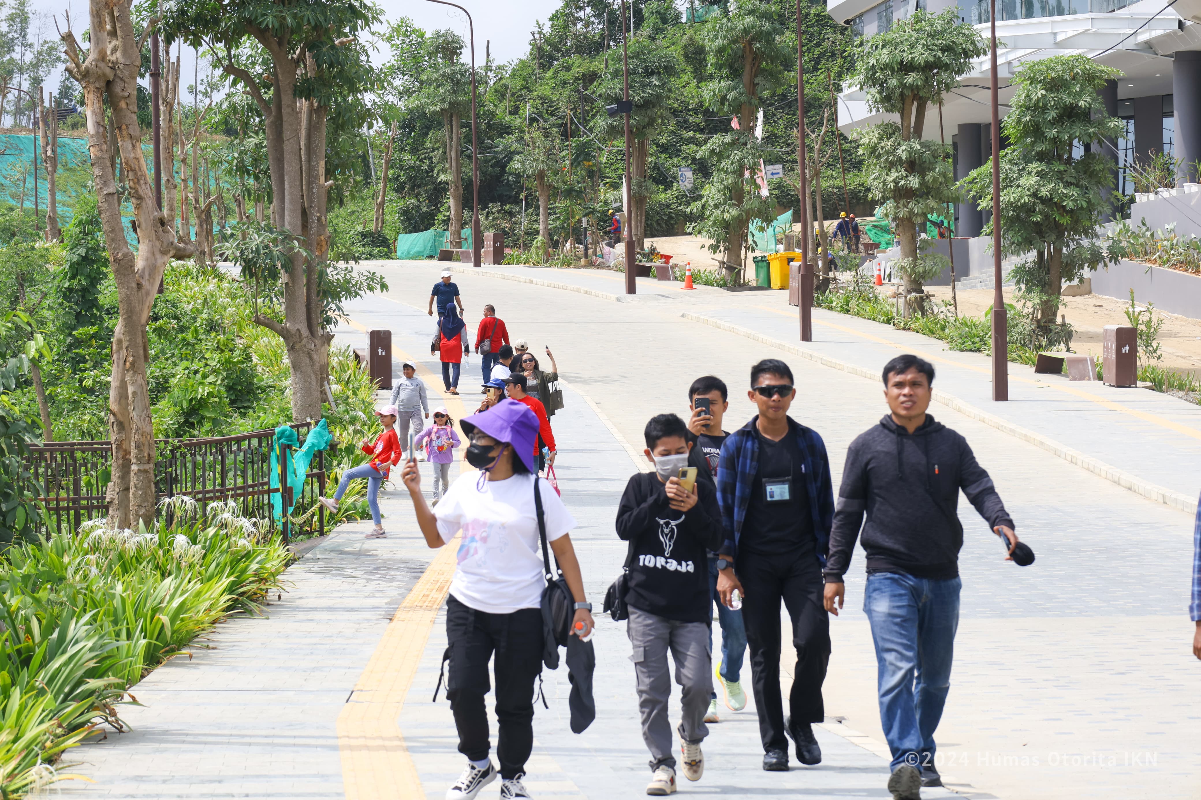 Warga Nikmati IKN di Hari Pertama Dibuka Untuk Umum, Bisa Intip Proses Pembangunan