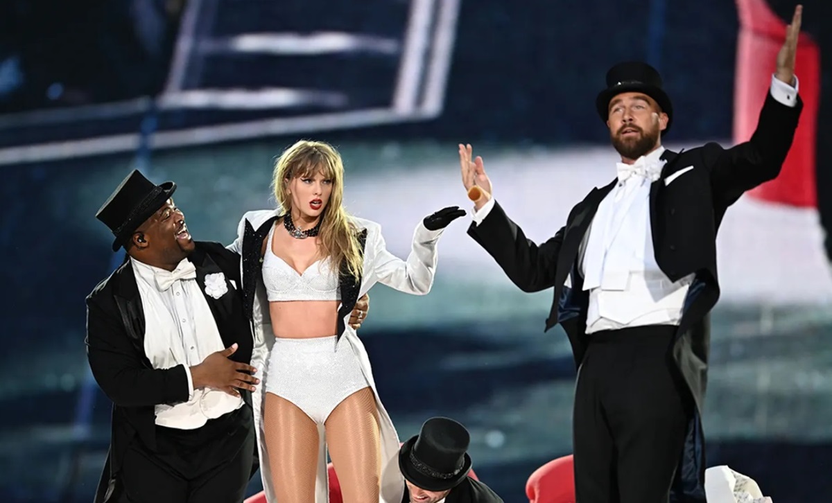 Surprise Surprise! Taylor Swift Hadirkan Travis Kelce di Konser The Eras Tour London, Seseru Apa?