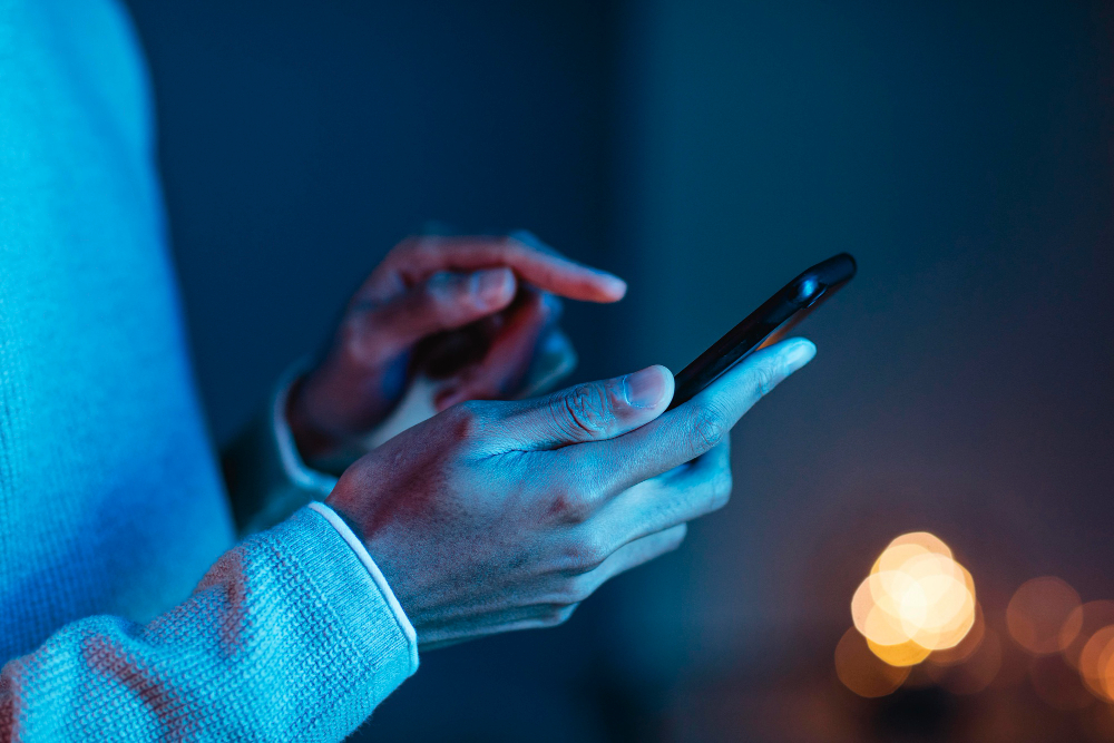 6 Dampak Buruk Blue Light pada Kulit, Waspadai Risiko Penggunaan Gadget Berlebihan