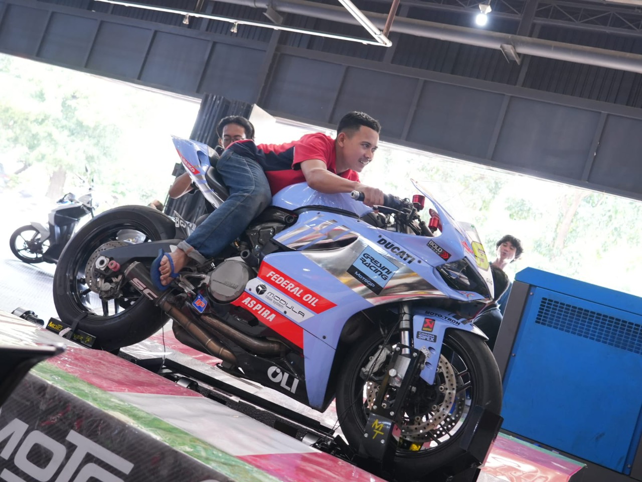 Hadirkan Simulator, Federal Oil Ajak Konsumen Rasakan Sensasi Balap Gresini Racing