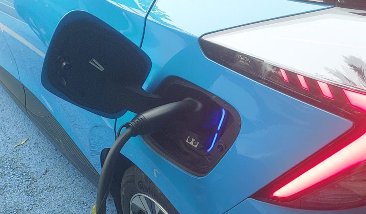 Cara Mudah Charge Mobil Listrik MG 4EV, Pilih yang Fast Charging!