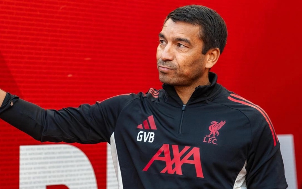 Liverpool Wawancara Pengganti GvB! Media Inggris dan Belanda Buka Suara: Van Bronckhorst Semakin Dekat ke Timnas