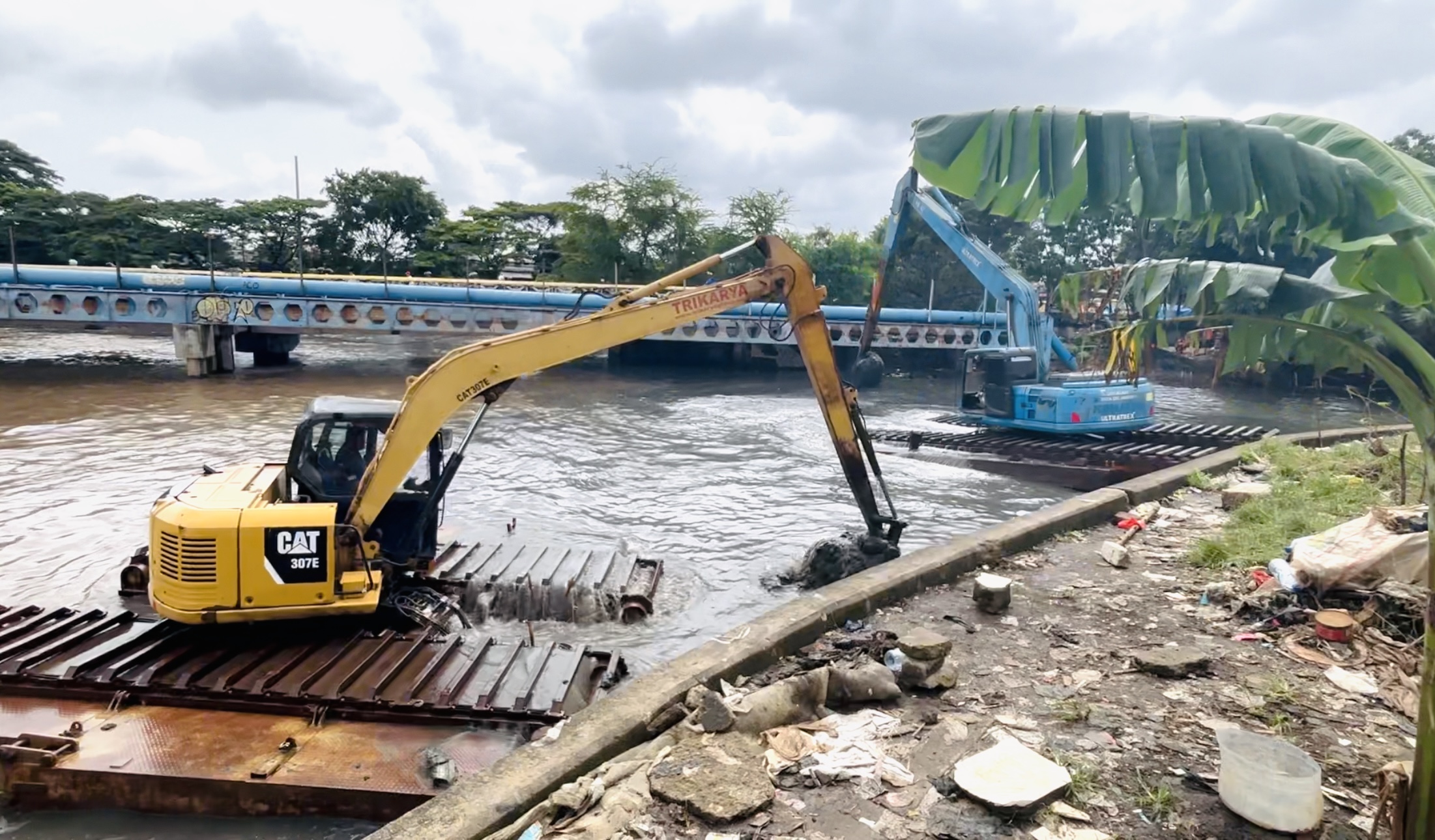 Tekan Risiko Banjir, Pramono Terjunkan 200 Ekskavator Keruk Kali di 5 Wilayah Jakarta