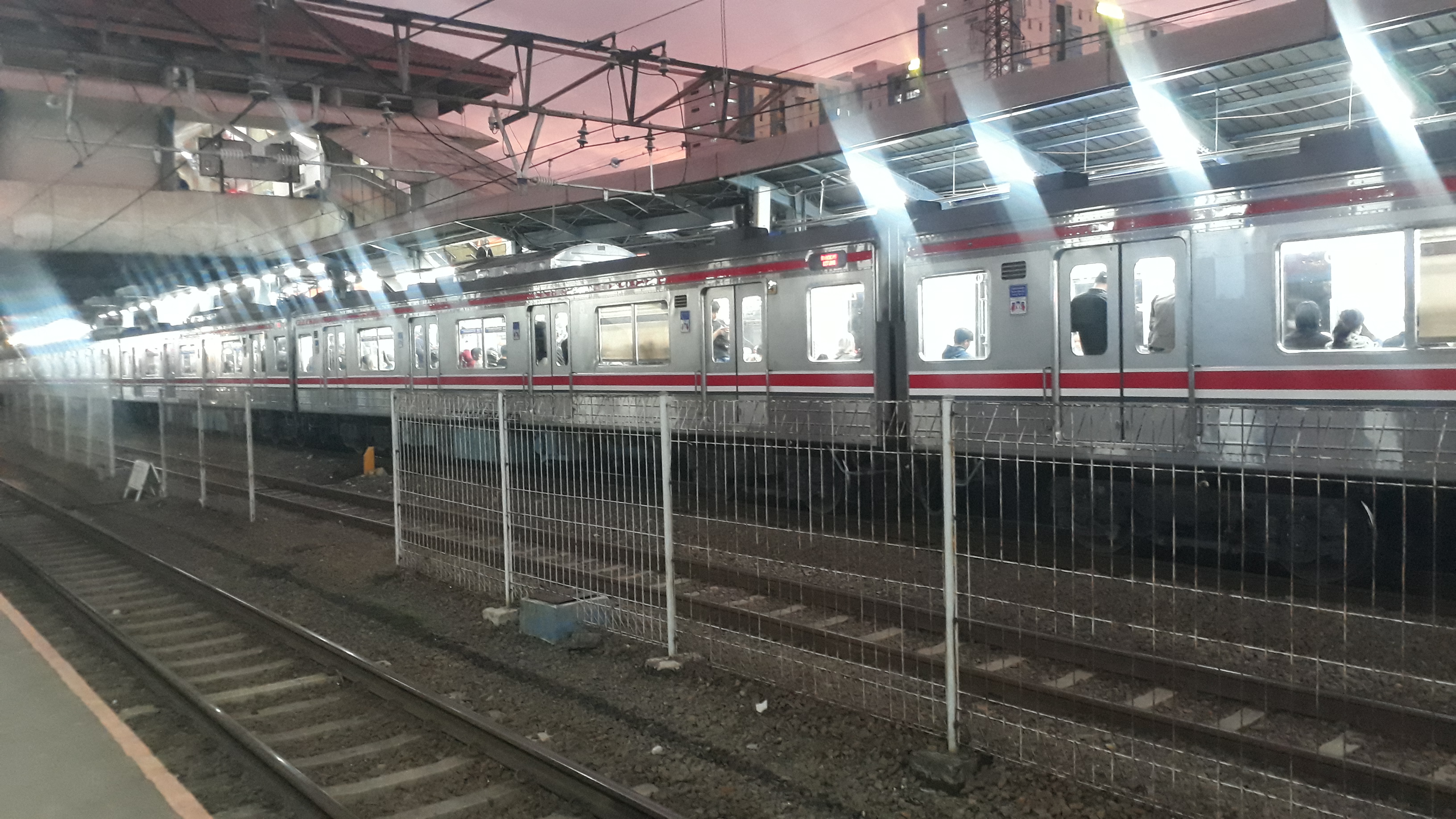 Go Transit Gangguan, Warga Komuter Pesan Tiket KRL Commuter Line Pakai Aplikasi KAI Access