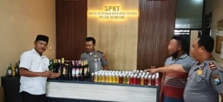 Polisi Lamongan Amankan Ratusan Botol Miras Ilegal