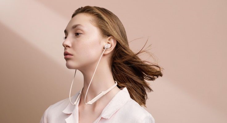 Pengaruh Memakai Earphone Tanpa Musik terhadap Fokus di Lingkungan Ramai
