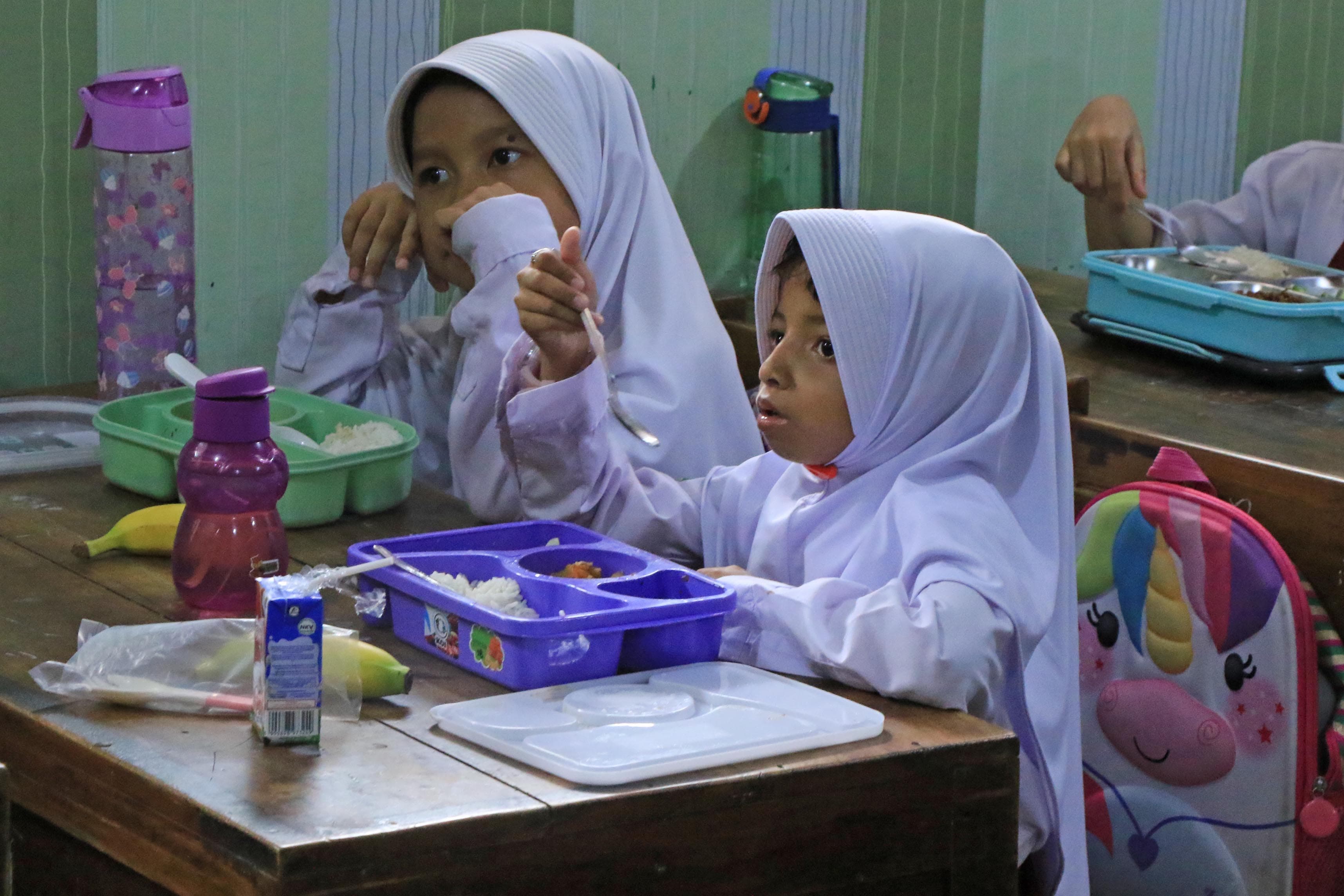 Uji Coba Makan Bergizi Gratis di SDN Gerendeng Tangerang, Siswa Makan dengan Lahap