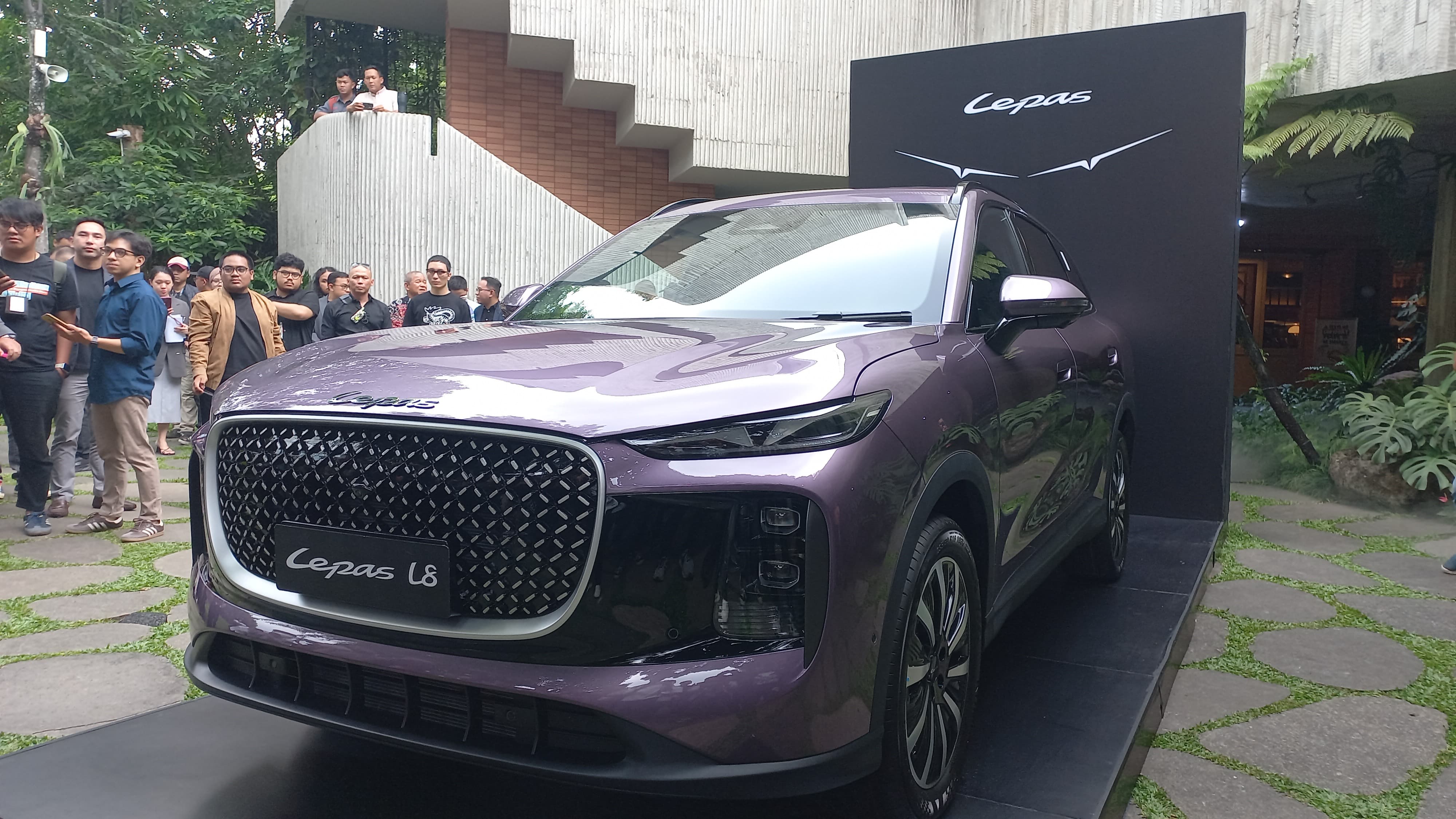 Lepas L8 Siap Meluncur di Indonesia, SUV Modern dengan Teknologi Parkir Otomatis