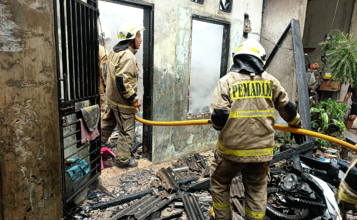 Korsleting Listrik, Rumah di Cilincing Ludes Terbakar saat Ditinggal Salat Jumat
