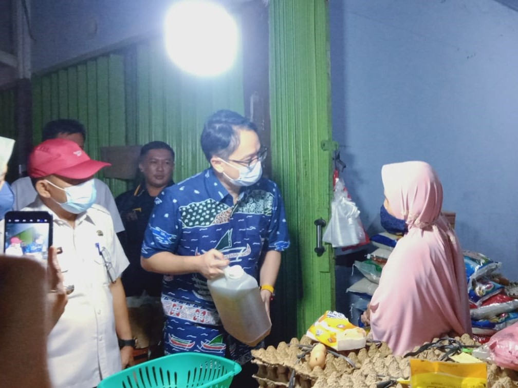Kunjungi Pasar Jatimulyo, Jerry Sambuaga Temukan Harga Migor Diatas HET