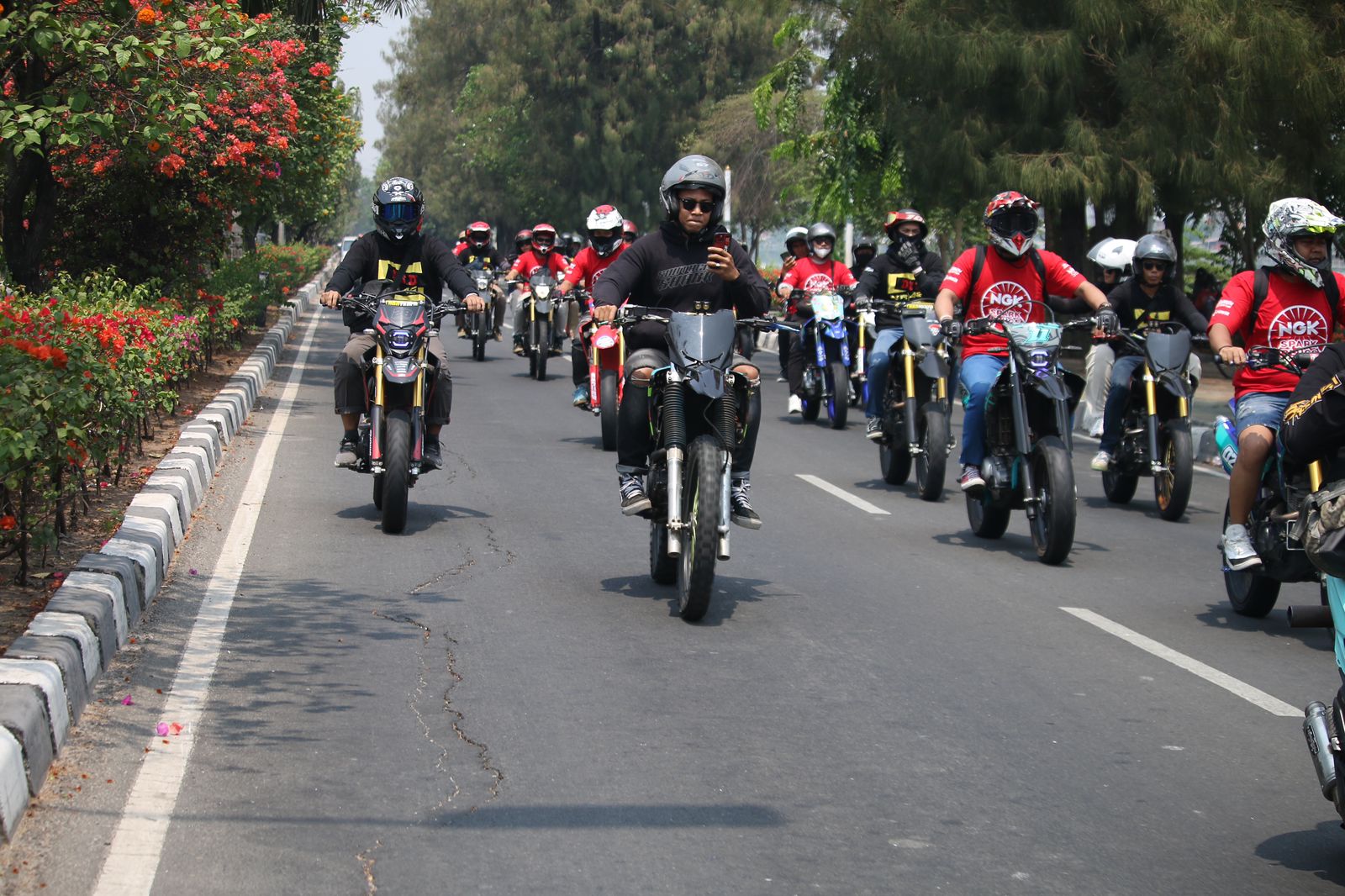 Puluhan Bikers Supermoto Meriahkan Jakarta CRF Day 2023