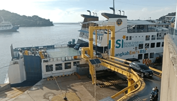 Macet Bergeser dari Jalur Darat ke Selat Sunda