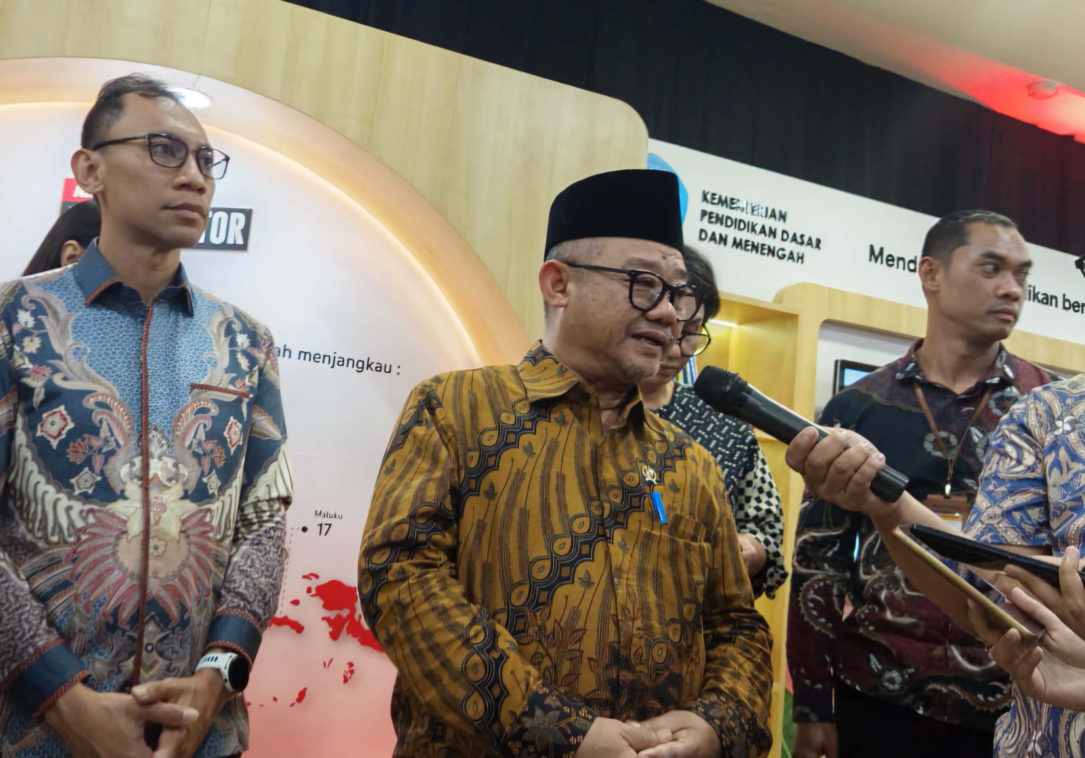 Digitalisasi Permudah Akses Pendidikan, Mendikdasmen Abdul Mu'ti: Bisa Belajar Pakai YouTube