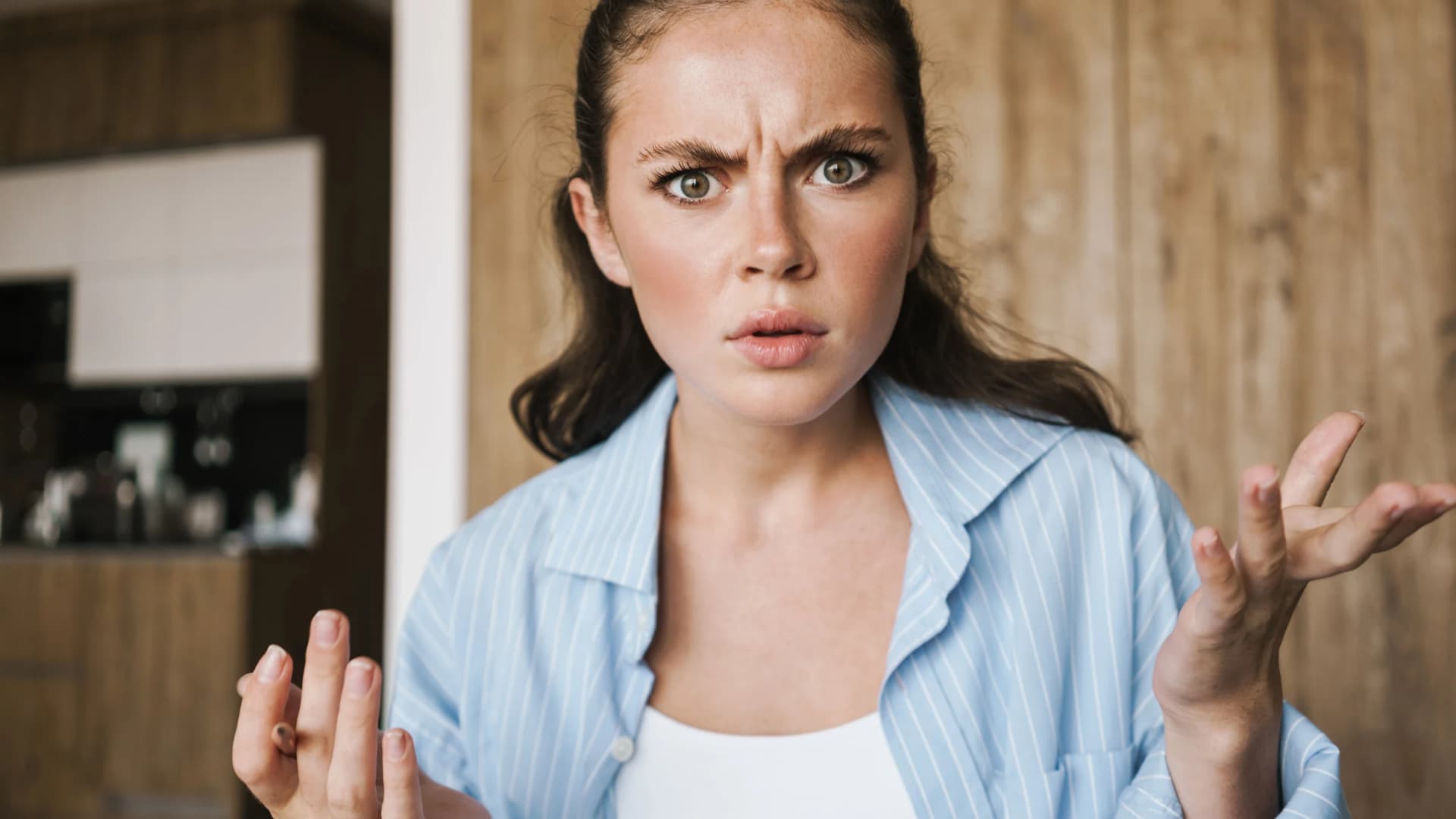 Mengapa Emosi Naik Turun Saat Pra-Menstruasi?