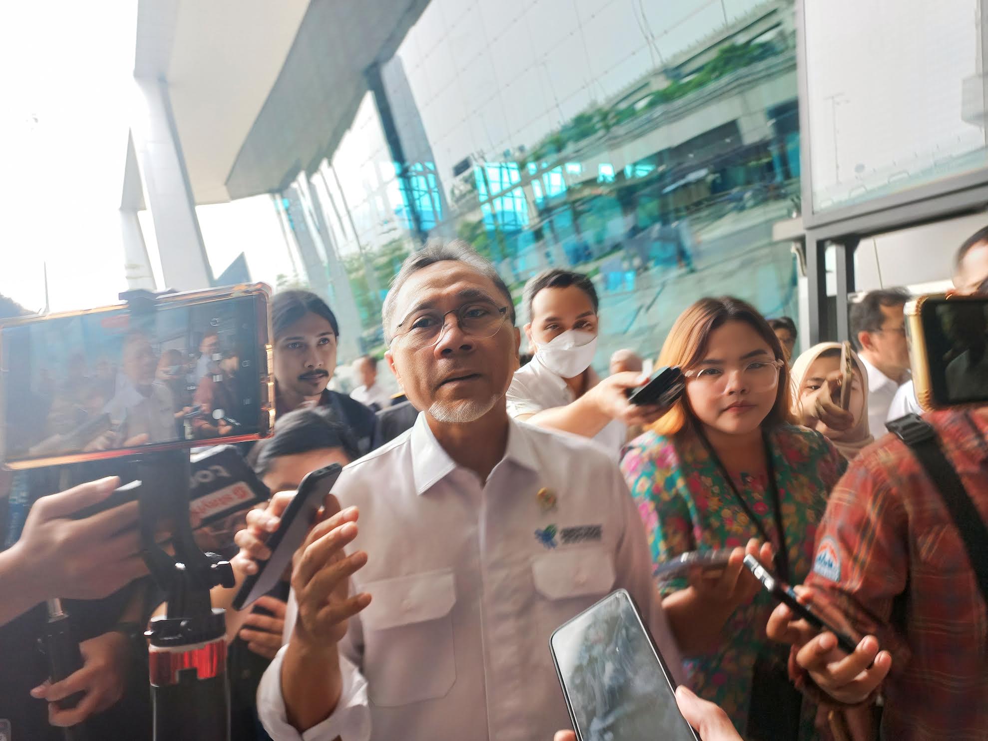 Cek Penerapan Aturan Impor PMI di Bandara Soetta, Mendag Malah Temukan Barang Ini