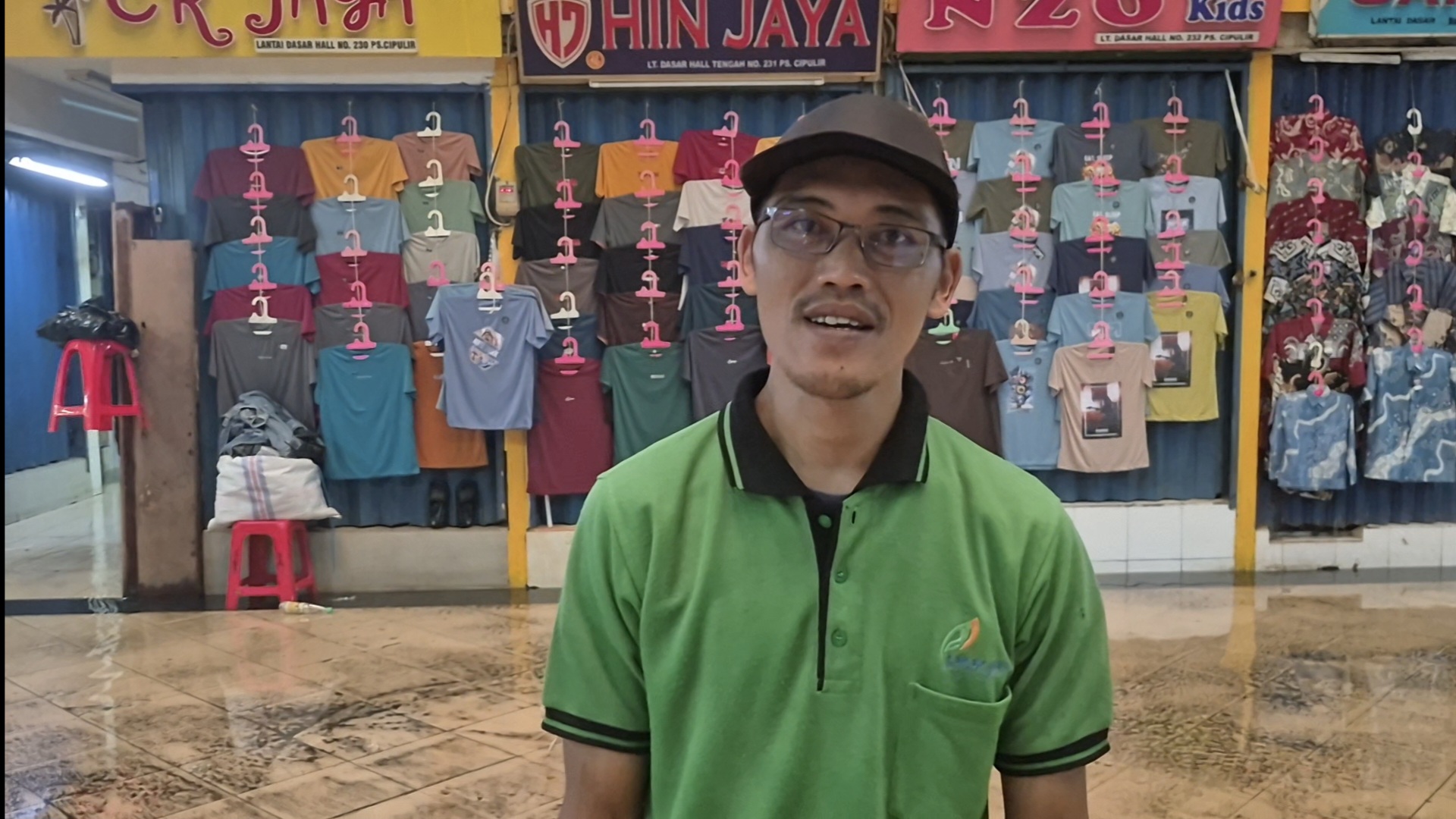 Hujan Deras Sejak Pagi, Pedagang Pasar Cipulir Curhat Sehari 3 Kali Banjir