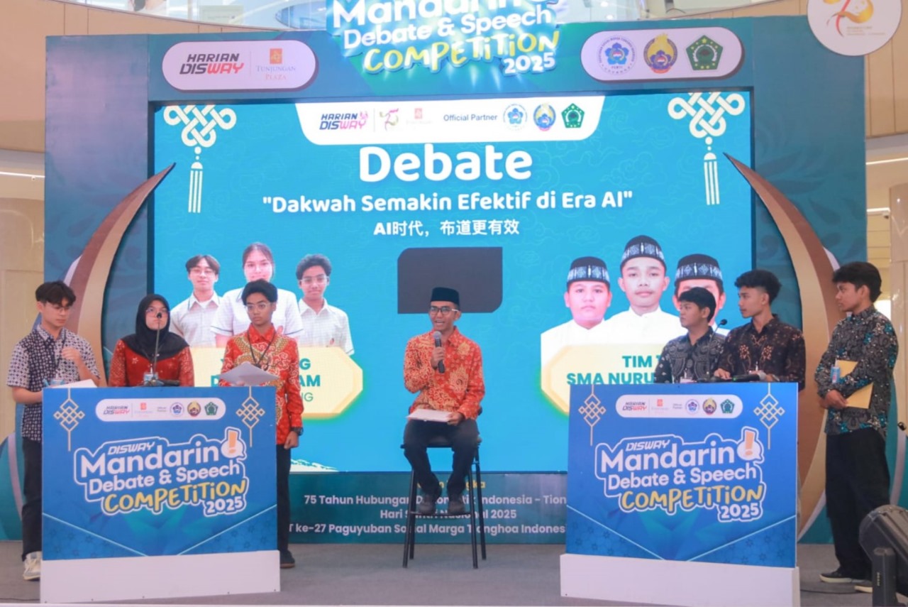 Disway Mandarin Debate Competition, SMA Xin Zhong Unggul Satu Poin dari SMA Nurul Jadid di Lomba Debat!