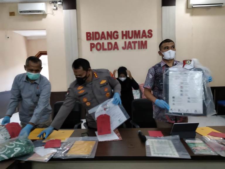 Polisi Sita 63 BB dari Ketua Khilafatul Muslimin Surabaya