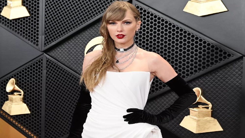 Lipstik Merah Taylor Swift Memikat, Padu Padan Dress Putih dan Berlian 300 Karat di Grammy Awards 2024