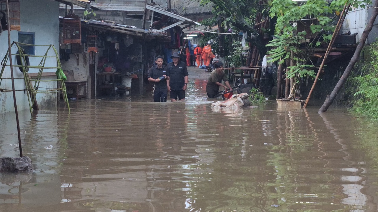Hujan Sejak Deras Pagi, Dua RT di Cilandak Timur Terendam Banjir