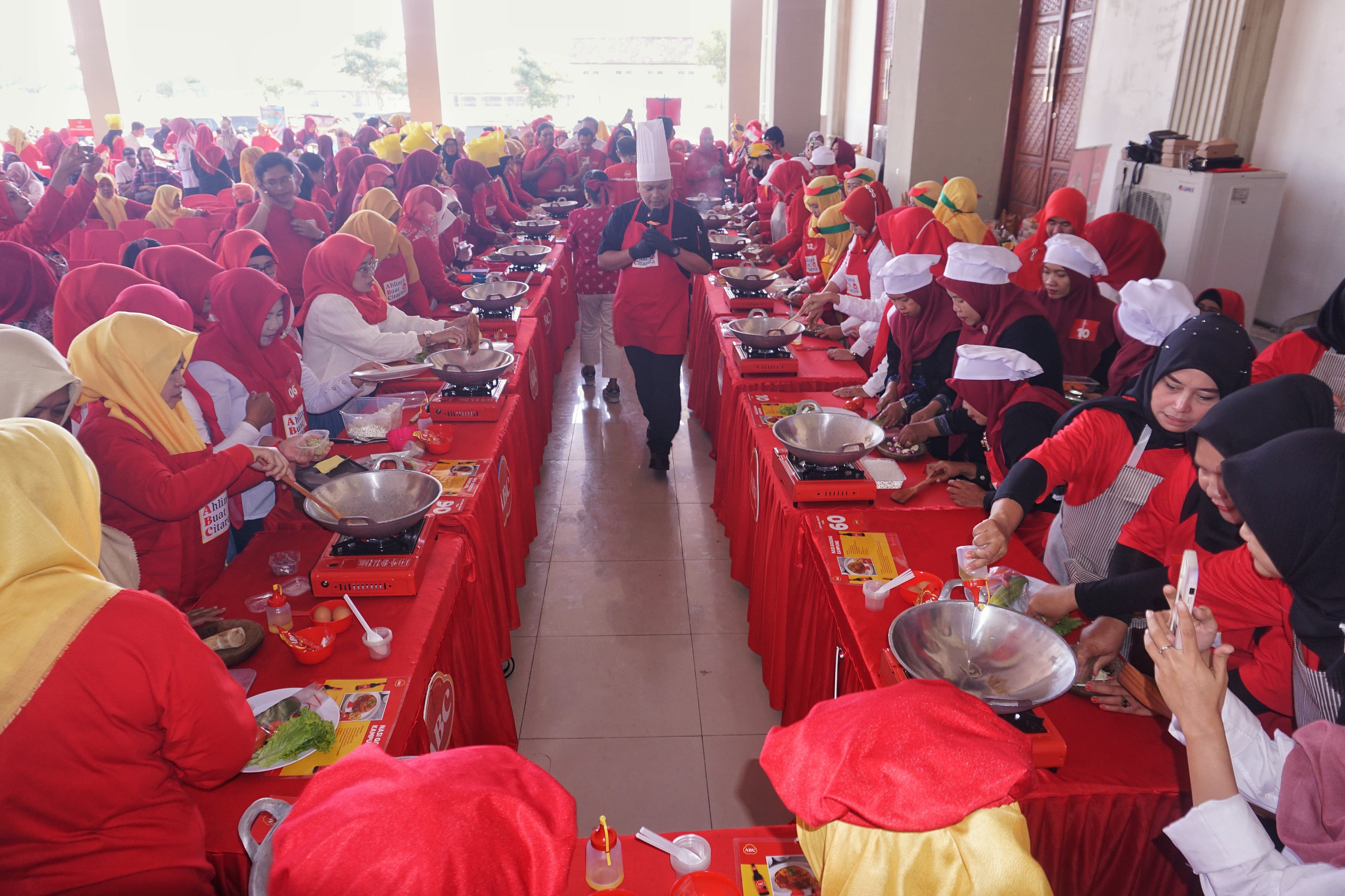 Ratusan Ibu-ibu PKK Kota Pasuruan Belajar Memasak Bersama Akademi ABC