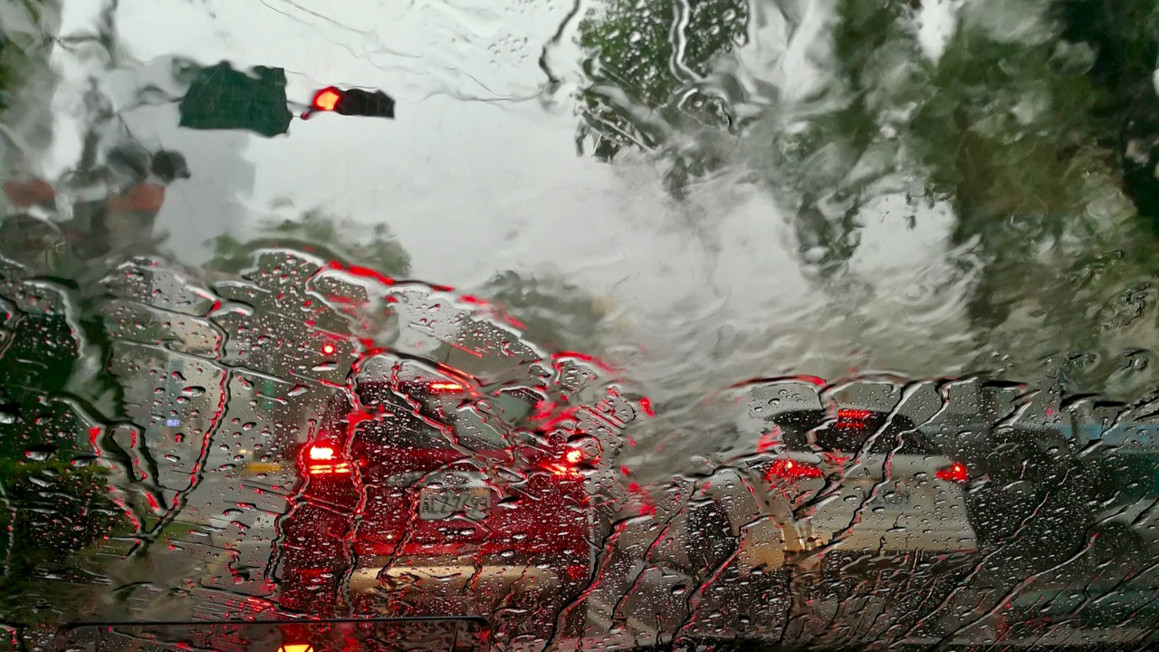 BMKG Keluarkan Peringatan Dini Cuaca Ekstrem 15-21 Juli 2025: Hujan Lebat Berpotensi Terjadi di Wilayah Ini