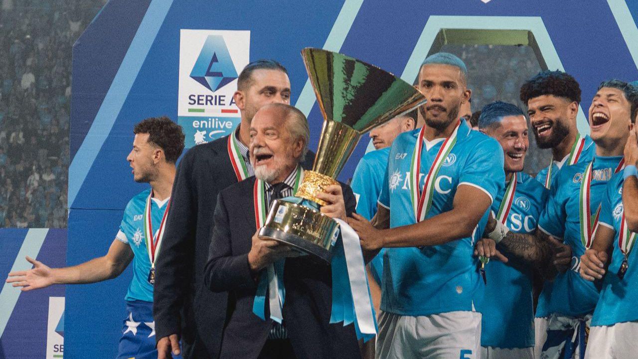 Presiden Napoli Bercanda ke Conte, 'Tidak Pergi ke Juventus, Kan?'