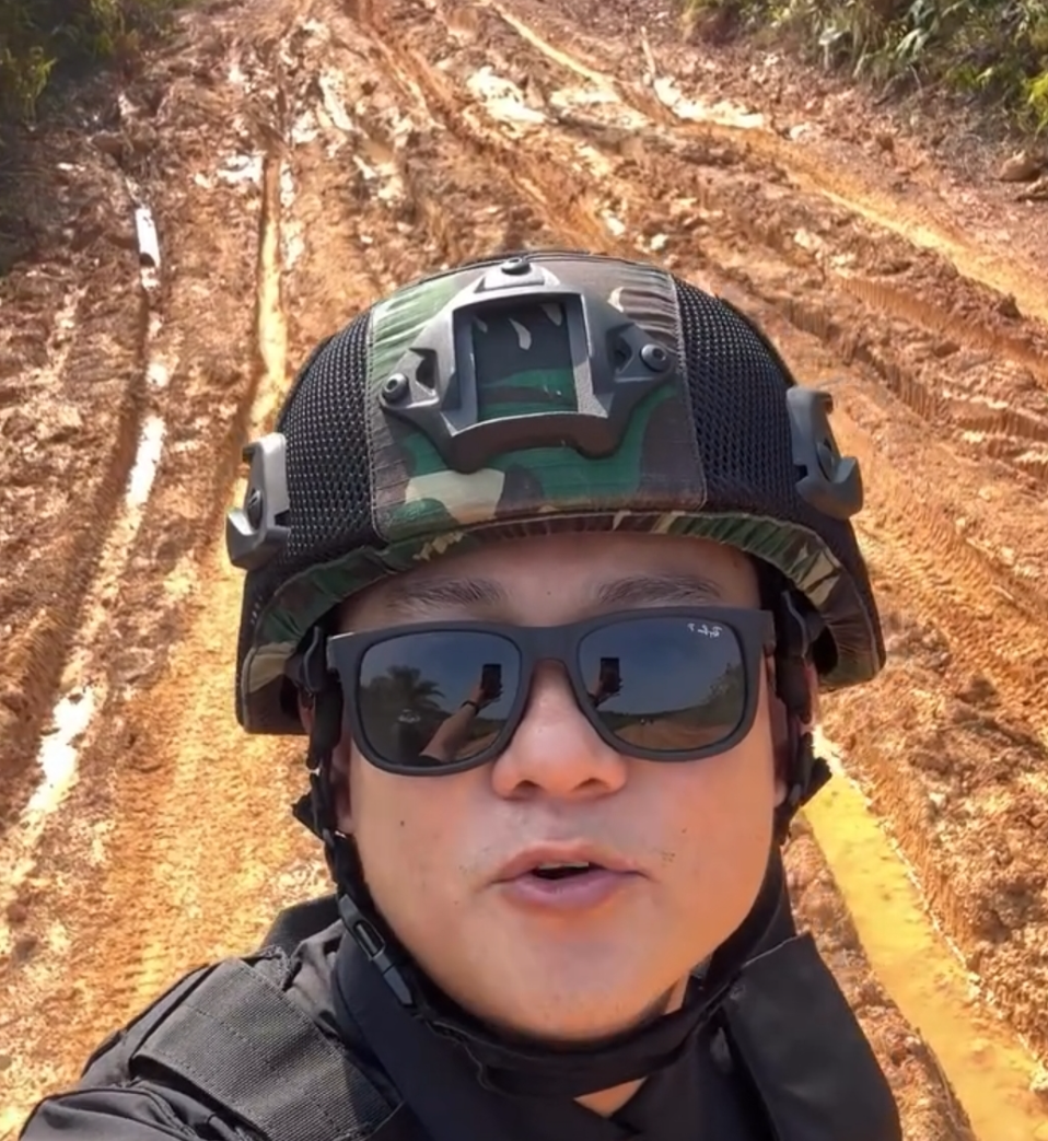 Bobon Santoso Soroti Jalan Rusak di Sintang: Pejabatnya Ngapain Aja?