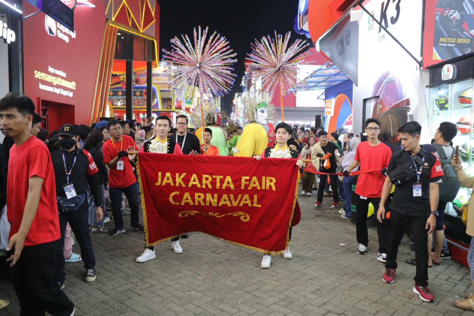 Semarak Parade Karnaval Pukau Pengunjung Jakarta Fair 2023, Ada Berbagai Macam Hiburan