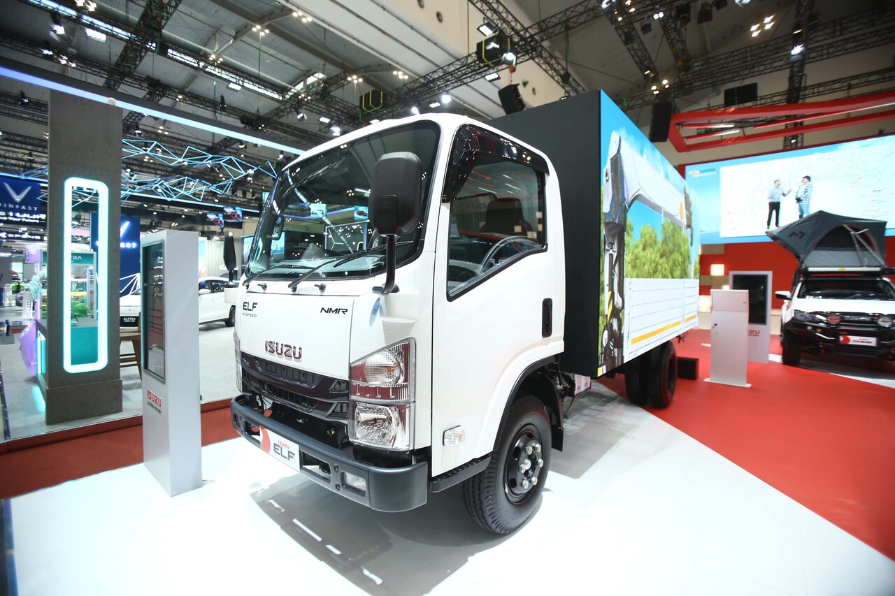 GIIAS 2025: Isuzu ELF NMR Bawa LED Display Interaktif, Perlihatkan Kreativitas dan Inovasi Mengagumkan